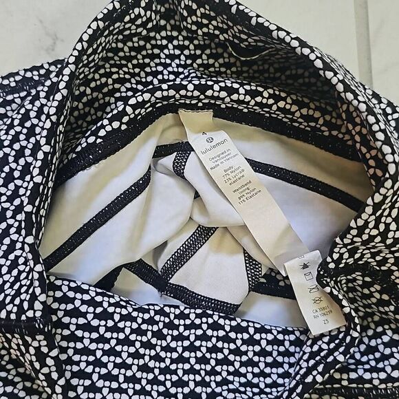 Lululemon Size 4 In Movement Shorts - Picture 3 of 4